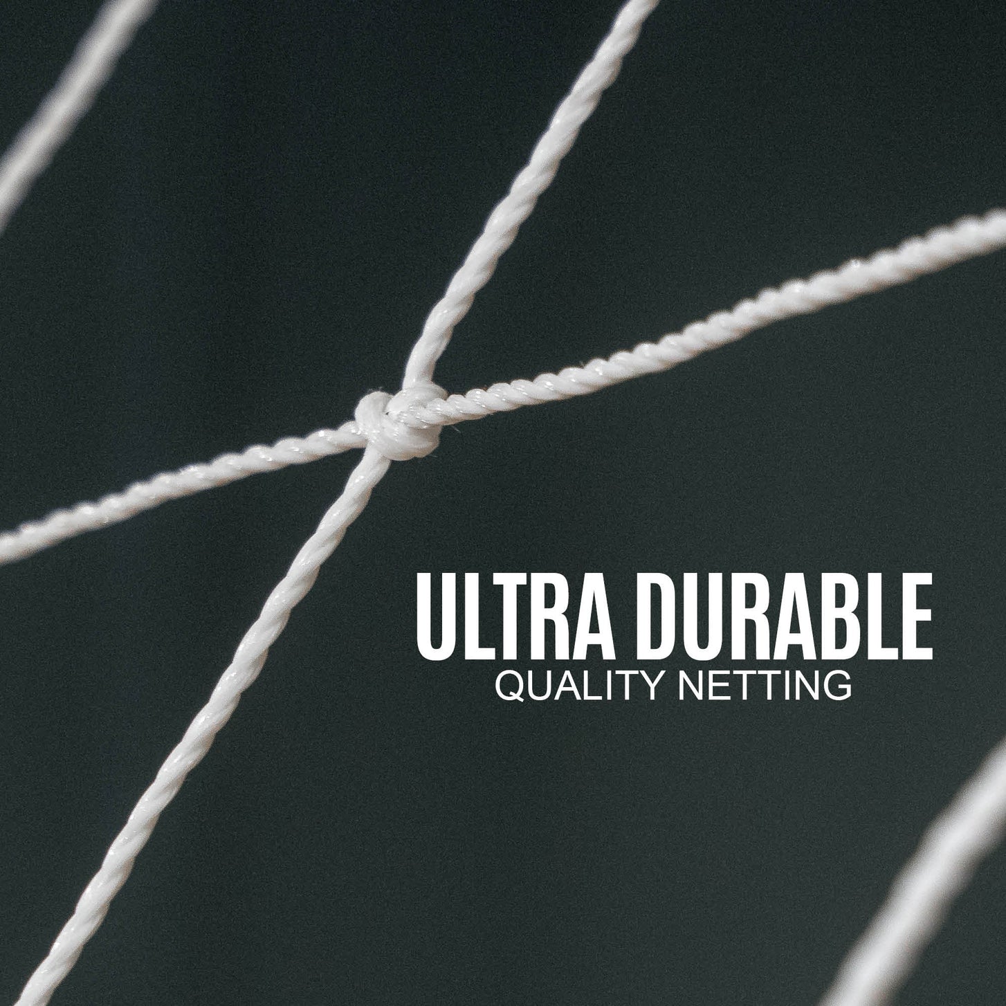 Q-FOLD Jugend-Handballtor 240 x 170 cm, Netz in Nahaufnahme mit einem Knoten in der weißen gedrehten Schnur, Text „ultra durable“.
