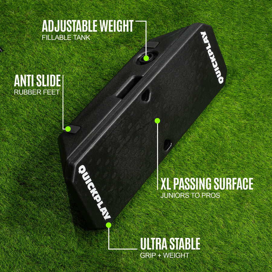 REPLAY Boombox Feature-Grafik mit den Texten „adjustable weight fillable tank“, „anti slide rubber feet“, „XL passing surface“ und „ultra stable“.