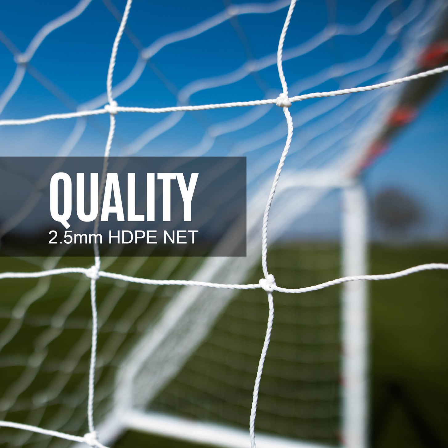 Q-FOLD Match 370 x 180 cm, Nahaufnahme des weißen Tornetzes, mit dem Text „Quality 2.5mm HDPE net“.