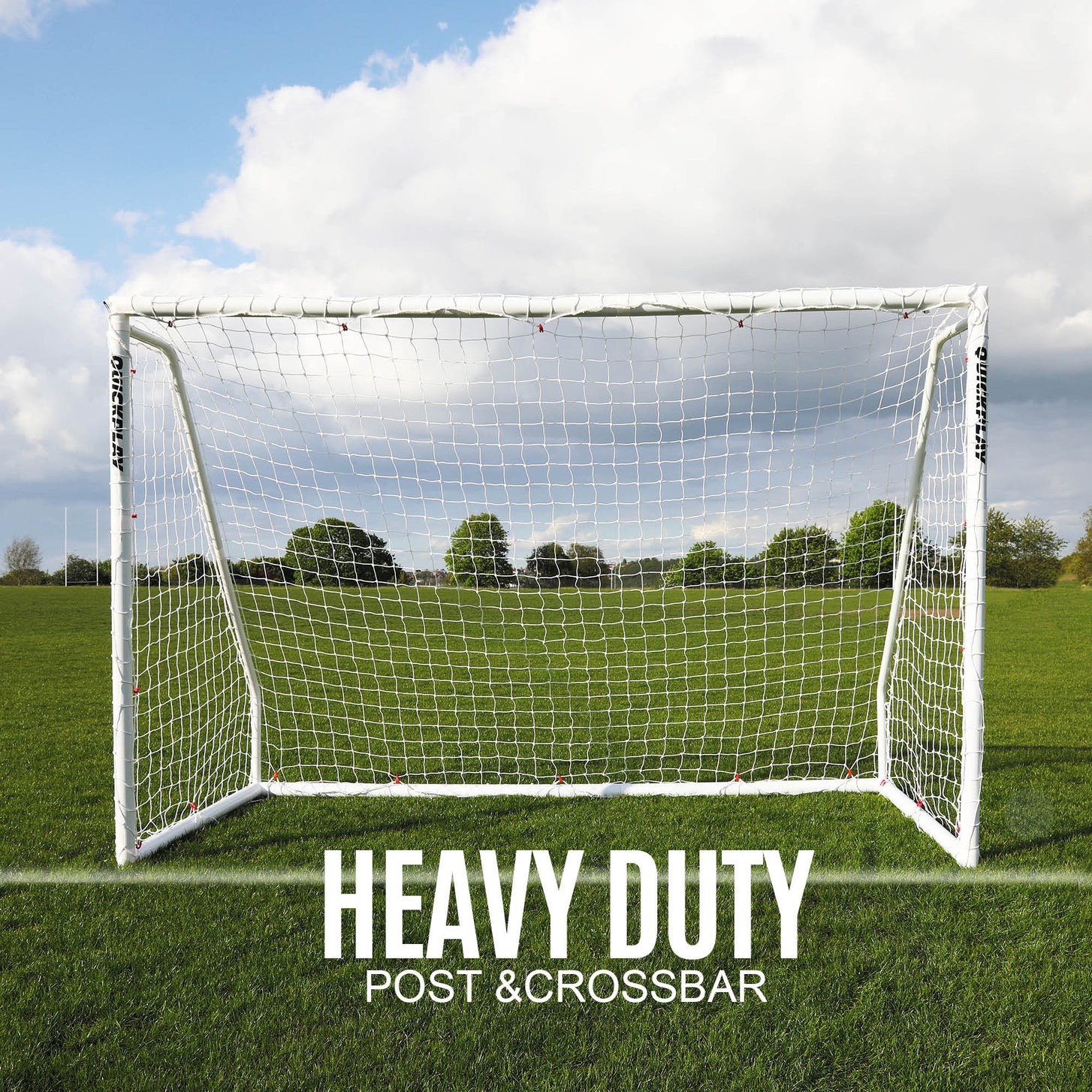 Q-FOLD Match 300 x 200 cm frontal auf Rasen, mit dem Text „Heavy duty post & crossbar“.